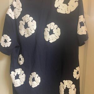 Elegant Navy and White Floral Women's Tee